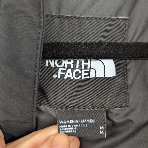 The North Face Black Hooded Puffer Jacket - Picture 10 of 11